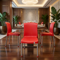 Chaise de salle à manger empilable en plastique rouge avec pieds en acier, design industriel pour restaurant et salle à manger à domicile
