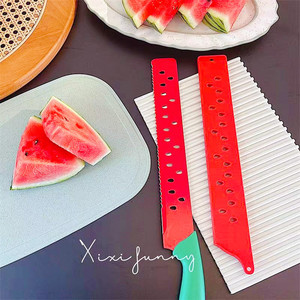 Cuchillo dentado para sandía, un popular cuchillo grande para cortar frutas, se vende en línea. Es afilado y eficaz para frutas. - Product Image 3