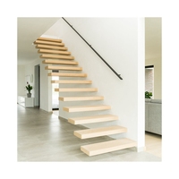 Escalier flottant droit avec marches en bois et main courante en verre, design personnalisé
