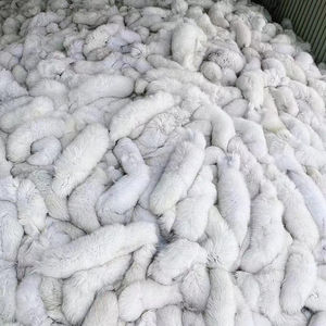 Vendita all'Ingrosso di <span class=keywords><strong>Pelliccia</strong></span> di Coda di <span class=keywords><strong>Volpe</strong></span> <span class=keywords><strong>Argentata</strong></span> di Alta Qualità per Abbigliamento e Artigianato - Product Image 6