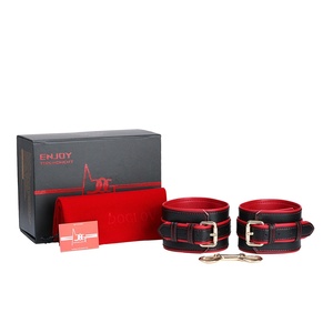 Tobilleras de Cuero Rojas y Negras Ajustables con Hebillas Metálicas, Restricciones para Tobillos y Pies, Esposas de Bondage BDSM para Parejas - Product Image 5