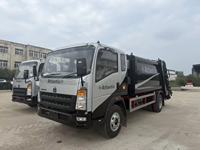 Camion de collecte des ordures Sinotruck Howo 6CBM 4x2, camion à déchets, camion à conteneurs, camion à ordures à vendre