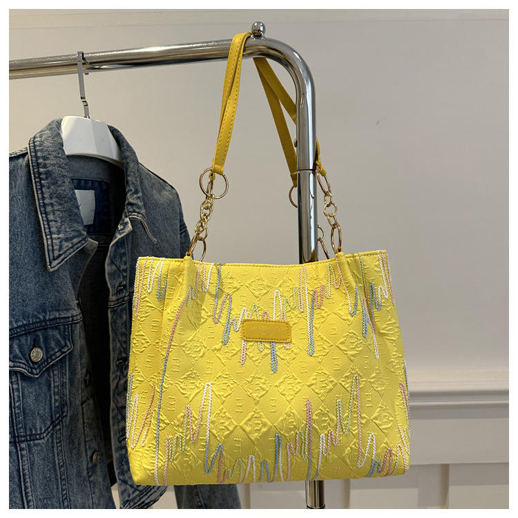 สีเหลือง