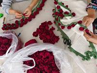 Nouvelle Couverture en Crochet Fait Main avec Bouquet de Fleurs 2025 pour la Décoration de la Maison, Cadeaux pour la Fête des Mères, la Saint-Valentin, la Fête des Pères