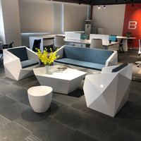 Ensemble de canapé et table basse de forme spéciale, moderne, luxueux, unique et créatif, peinture au four pour salle d'accueil, salon, école de commerce