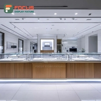 Comptoir d'exposition en métal pour boutique de bijoux de luxe, aménagement intérieur