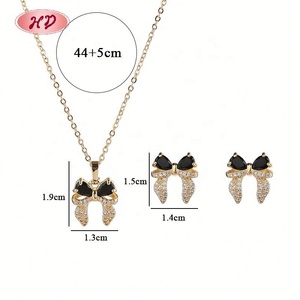 Juego de Joyería Clásico con Lazo Chapado en Oro de 18K, Collar y Aretes con Zirconia en Forma de Corazón Negro para Mujer, Ideal para Bodas y Fiestas - Product Image 5