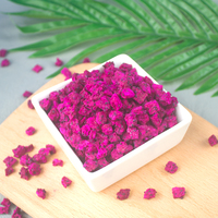 Gefreeze-droogde rode drakenfruitblokjes (pitaya) voor smoothies, yoghurt, bakkerijproducten en decoratie
