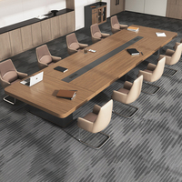 Table de conférence rectangulaire en bois moderne et minimaliste avec prises électriques pour les réunions scolaires, la réception et la formation