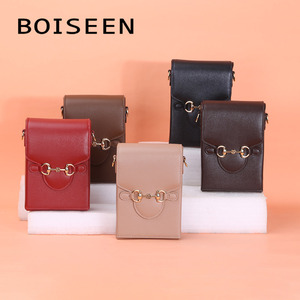 กระเป๋าใส่โทรศัพท์สำหรับผู้หญิง Boiseen ขนาด 7 นิ้ว ทรงสี่เหลี่ยมแนวตั้ง ปิดแบบ Horsebit สะพายไหล่แบบไขว้ สายโซ่แฟชั่น พกพาสะดวก - Product Image 4