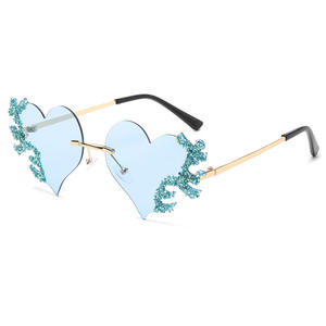 Occhiali da sole con cuore transfrontaliero tempestato di diamanti da donna con senso avanzato esagerava le lacrime d'amore per fotografare - Product Image 5