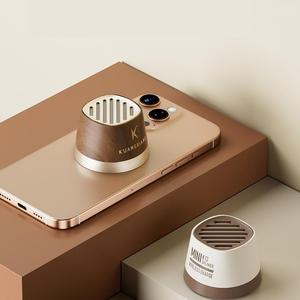 Accesorios móviles KUANGXIANG Trending 2025 Regalos promocionales Mini altavoz portátil 4 en 1 con cargador inalámbrico, TWS, soporte - Product Image 1