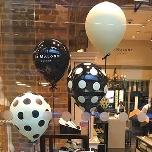 Bas prix intérieur et extérieur personnalisé vitrine décor ballon en fibre de verre Sculpture dessin animé <span class=keywords><strong>pop</strong></span> art ornements ballon Sculpture - Product Image 1