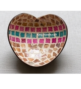 Tazón de Coco Ecológico en Forma de Corazón, Diseño Único de Concha Marina, Pulido a Mano, Colores Mezclados, Tamaño Personalizado, Hecho en Vietnam - Product Image 1