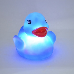 Bán Hot Đầy Màu Sắc Không Thấm Nước Nổi LED Nhấp Nháy Đồ Chơi <span class=keywords><strong>Light</strong></span> <span class=keywords><strong>Up</strong></span> Cao Su Vịt - Product Image 3