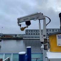 Grue de pont marine à flèche articulée hydraulique de haute qualité 0,8/1/2 tonne 3,6-5,1 m avec treuil électrique pour la manutention de marchandises sur bateaux de pêche