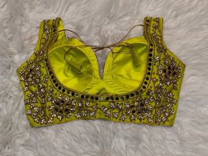 Chemisier de mariée vert lime pour femme, conçu par des designers, avec zircon miroir véritable et broderie artisanale lourde - Product Image 2