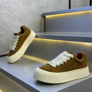 Özel Toptan Yeni Gelen Erkek Yükseltilmiş Yürüyüş Ayakkabıları Nefes Alabilen Hafif Kalın Tabanlı Aşınmaya Dayanıklı - Product Image 3