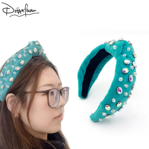 DREAM FASHION Kadın Lüks Kadife Kristal Boncuklu Tasarımcı Taç Bandı El Yapımı Bling Kürklü Saç Aksesuarları - Product Image 1