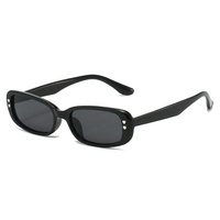 Lunettes de soleil carrées à petite monture pour femmes tendance, personnalisées, avec clous en forme de cœur, protection UV400