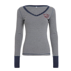 Camiseta de manga larga a rayas, estilo casual, con cuello en V, bordado vintage con letras, ajustada y que estiliza la figura. - Product Image 6