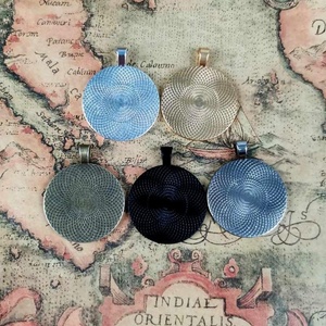 Strahlender Sonnenstrahl Runder Fassungsanhänger Rohling mit Einzelschlaufe für Cabochon-Fassung für Foto-Medaillons zum Basteln - Product Image 2