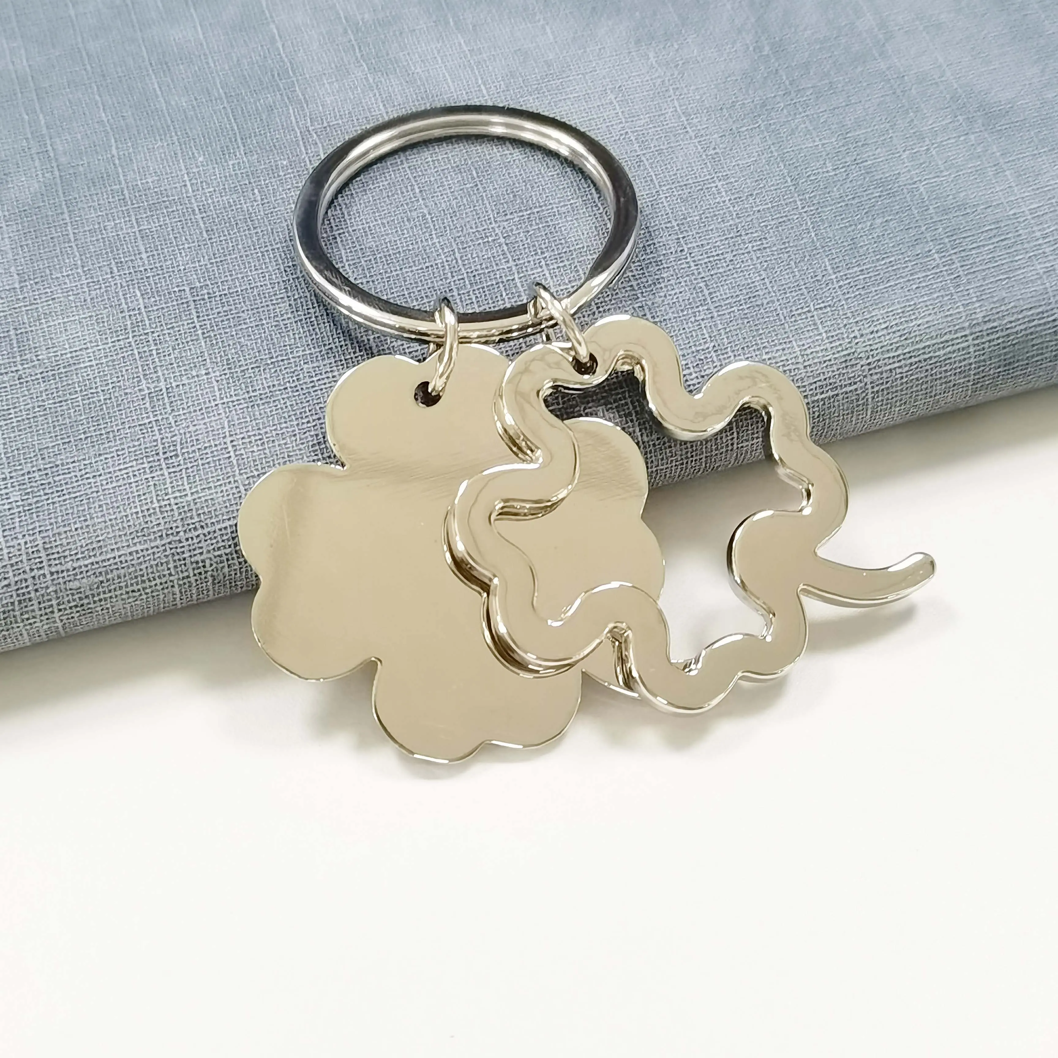 Promotion gift metal cut out keyrings blank porte cles keychain accessories sublimation clover keyring