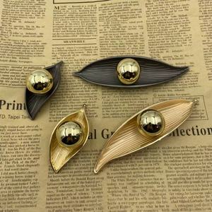 Kenop Dapur Gaya Mewah Modern Bentuk Bulat Stereo Lubang Tunggal Tembaga Abu-abu Perak Emas Kenop Furnitur - Product Image 2