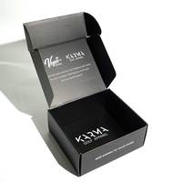 Caja de Cartón Corrugado Plegable para Envíos con Logotipo Personalizado en Negro Mate con Relieve y Laminado Mate, Apta para Calcetines