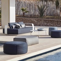Ensemble de canapés d'extérieur nordique moderne en métal haut de gamme, rotin durable, bambou, bois massif, coussins personnalisables, pour cour et villa