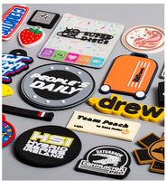 Autocollants personnalisés 3D de luxe en PVC souple, adhésif imperméable et réfléchissant, avec logo, écusson à coudre, badges rectangulaires en caoutchouc.