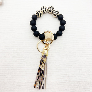 Porte-clés bracelet en perles de silicone et pendentif de sac tendance en cuir PU à motif léopard, cordon pour téléphone portable, cadeau pour femme - Product Image 2