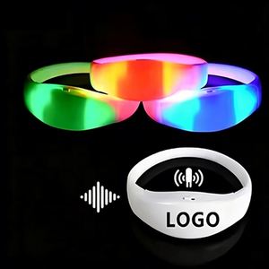 Bracelet en silicone ABS multicolores à LED activées par la musique, contrôlé à distance, compatible DMX, pour une utilisation de Noël - Product Image 1
