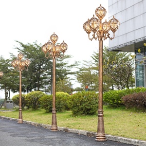 เสาโคมไฟสวนพลังงานแสงอาทิตย์ทำจากอลูมิเนียมกันน้ำใช้กลางแจ้งสไตล์ยุโรป