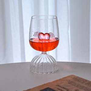 Forma di <span class=keywords><strong>vetro</strong></span> a forma di cuore creativo personalizzato forma di fiore all'interno di rosa rossa 3D cuore bicchieri di vino tazza con ala per matrimonio da tavolo regalo - Product Image 4