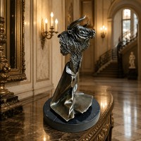 Décoration Artisanale en Bronze Coulé Tauromaquia - Tête Rocailleuse et Cape Flottante, Pièce Personnalisable de Qualité Muséale, Sculpture en Bronze