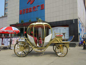 Chariot Citrouille Cendrillon Blanc Royal Personnalisé 4 Places, Accessoire Princesse pour Fête Quinceañera - Product Image 4
