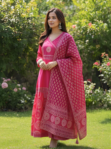 Ensemble de costume Anarkali imprimé en coton rose Radiant Rani, style Angrakha, pour femmes, vêtements ethniques de fête, séchage rapide, sans plis - Product Image 2