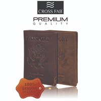 Elegante y Moderno Porta Pasaportes Corto de Piel Sintética con Bloqueo RFID para Pasaportes del Reino Unido y Británicos, con Múltiples Compartimentos para Tarjetas, Forro de Satén, Unisex
