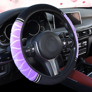 Housse de <span class=keywords><strong>volant</strong></span> de voiture universelle en peluche artificielle, ajustement standard, color-block, antidérapante, résistante à l'usure, pour le commerce transfrontalier - Product Image 4