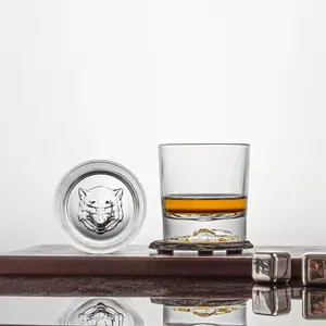 Bicchiere da whisky in vetro vintage goffrato senza piombo con aquila leone elefante lupo intagliato sul fondo