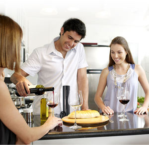 Ensemble ouvre-bouteille électrique 4-en-1 économique avec tournevis, piles alcalines intégrées et aspiration en plastique – Stock usine - Product Image 4