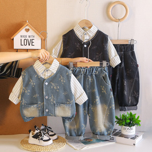 Completo in Denim a Tre Pezzi con Stampa Floreale, Outfit Autunnale Trendy e Carino per Bambino di <span class=keywords><strong>1</strong></span> <span class=keywords><strong>Anno</strong></span>, con Camicia a Righe e Pantaloni - Product Image 1