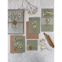 Cartes de nom de mariage personnalisées en papier artistique vert sauge et or Gypsophila avec estampage à chaud, collection Boutique Bunny Tails