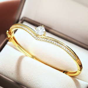 Bracciale rotondo con design a corona per donna, gioielli da polso eleganti e alla moda, di lusso leggero, per abbinamenti con abiti da festa - Product Image 3