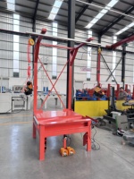 Table de réparation de palettes industrielle robuste et ergonomique avec taille personnalisable pour entrepôt et logistique