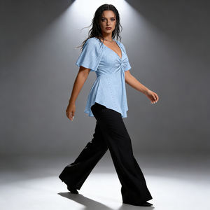 Blusa Peplum Azul Claro Personalizable con Ojales, Cuello en V, Frente Cruzado, Manga Corta Regular, Dulce, Transpirable, Moderna y Elegante para Mujer - Product Image 3