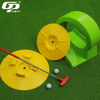 Hot Stock Équipement de golf pour enfants 13 pièces avec obstacles en plastique Mini parcours de golf et pratique de mise en place pour enfants et adultes