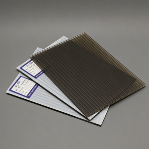 Plaque de polycarbonate <span class=keywords><strong>alvéolaire</strong></span> double paroi noire, résistante aux UV, transparente, pour toiture solaire - Product Image 4