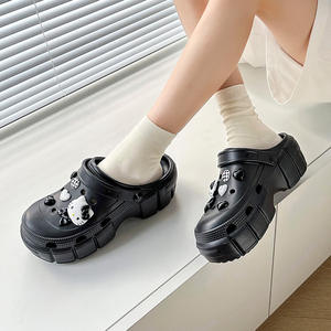 Chaussures plates à plateforme pour femmes, nouveau style d'été, chaussures d'extérieur, pantoufles, sensation de rembourrage, bout fermé, semelle épaisse, augmentation de la taille - Product Image 1